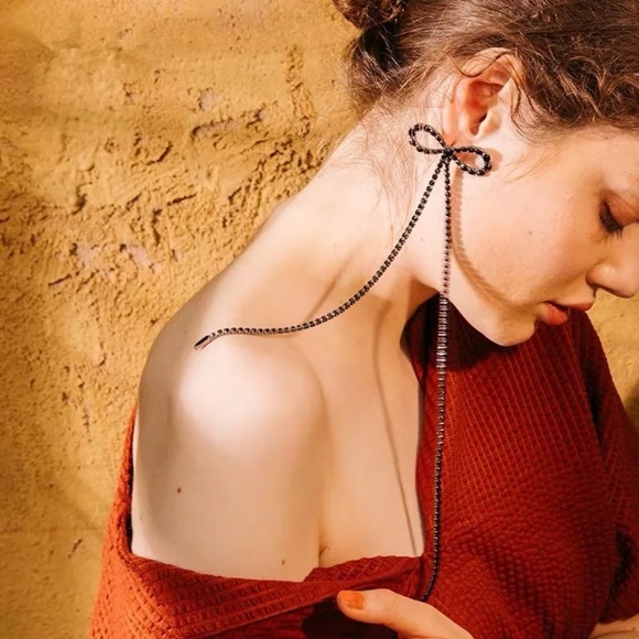 💎NEW💎BLACK CRYSTAL RIBBON EARRINGS - Picture 3 of 8